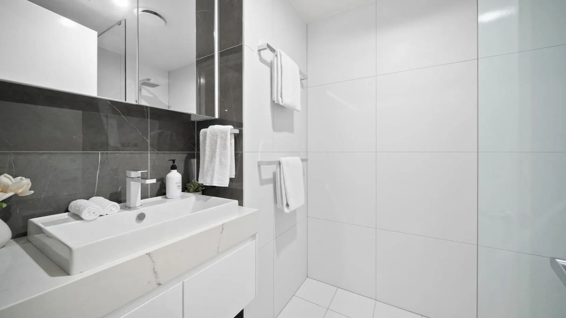 Founders Lane Apartments By Urban Rest Canberra